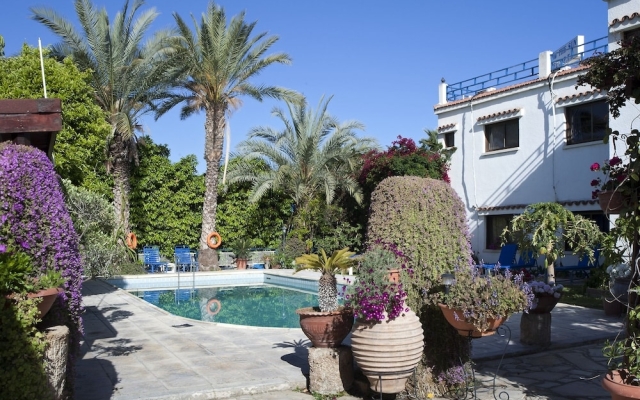 Follow The Sun Hotel Apts - One Bedroom - 2