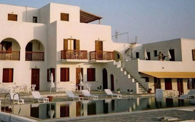 Romanzza Studios