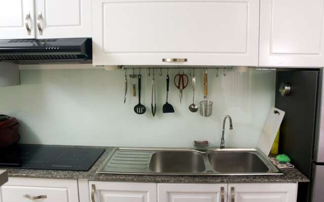 Sweet Apartment New and Shine