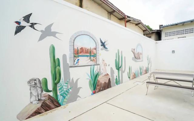 Play Poshtel & Cafe (SHA Certified)