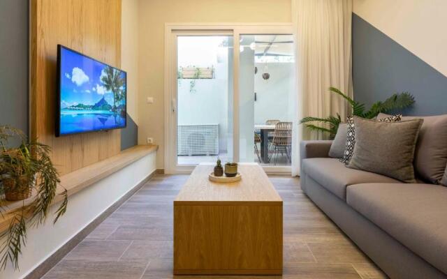 “Champions” Apartment in N. Kosmos neighbourhood