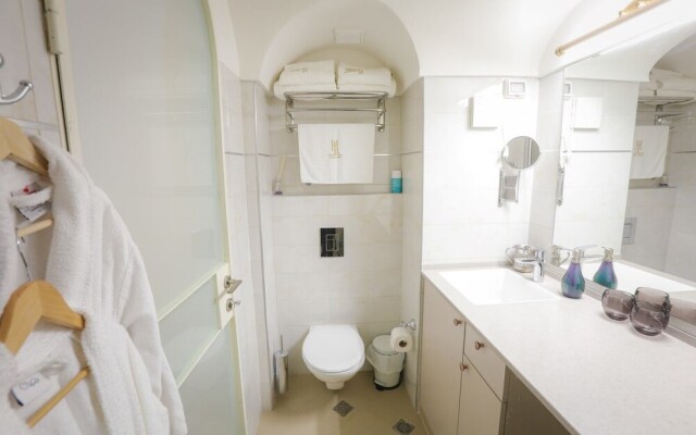 Western Wall Luxury House