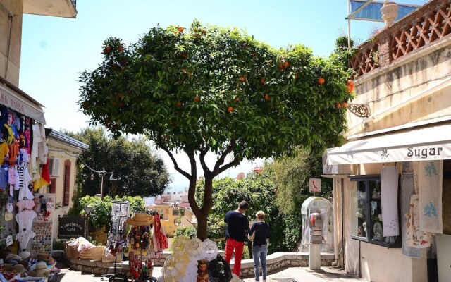 Cozy Holiday Home in Pozzillo with Terrace