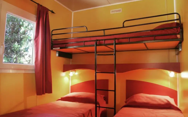 Chalet With air Conditioning on Beautiful Park