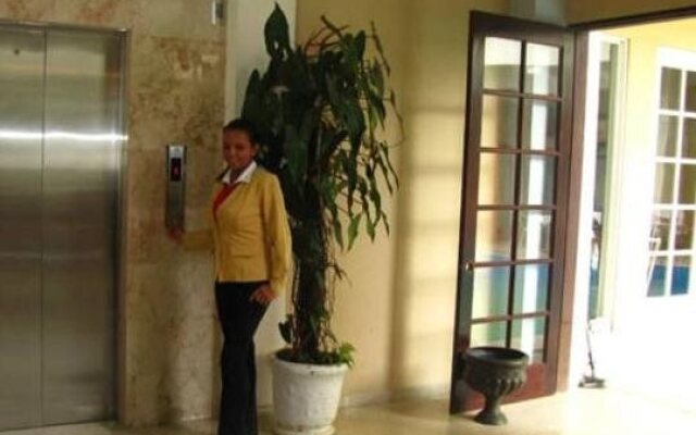 Art-Deco Beach Hotel