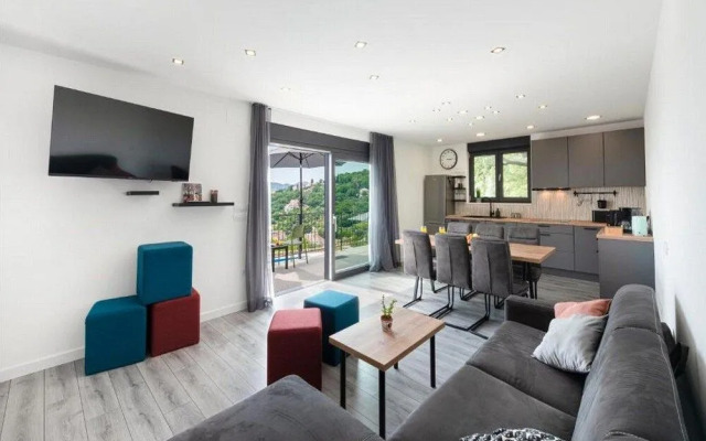 Holiday Home Nest
