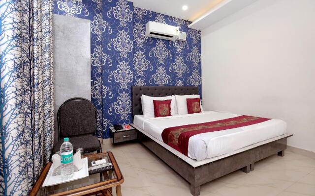 OYO 7100 Hotel Crossroads
