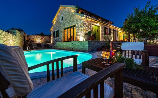 Nice Home in Lisicic With Wifi and 3 Bedrooms