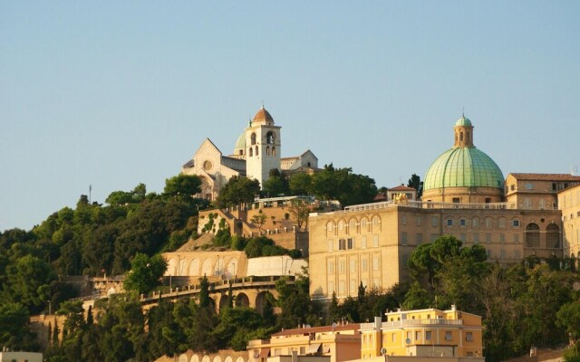 Apartment With 4 Bedrooms in Recanati, With Wonderful Mountain View, E