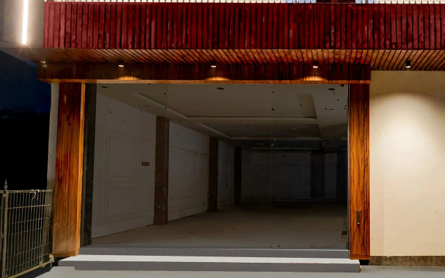 Townhouse Sarai Metro Station Formerly Palla