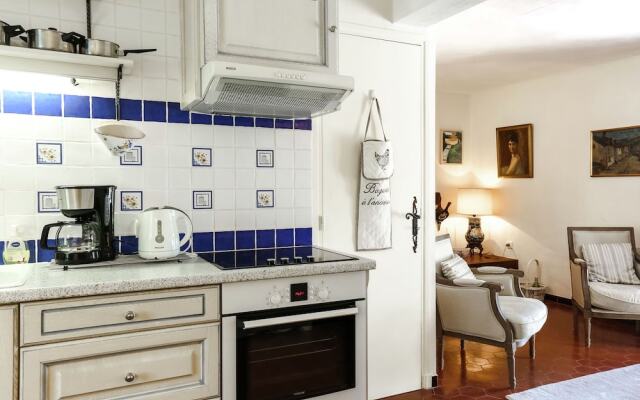 Classy Holiday Home With Swimming Pool, Bbq, Terrace, Garden