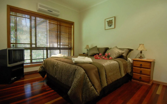 Hibiscus Lodge Bed & Breakfast