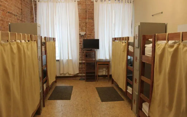 Old Flat Hostel na Sovetskoy