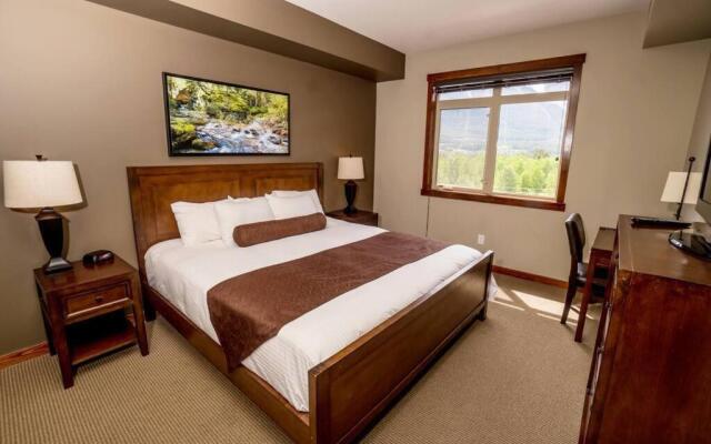 Spacious 3BR 2BA Penthouse with Mountain Views
