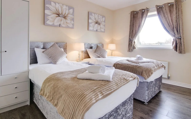 Luxury Two Bed Apartment With Parking - Wolverhampton