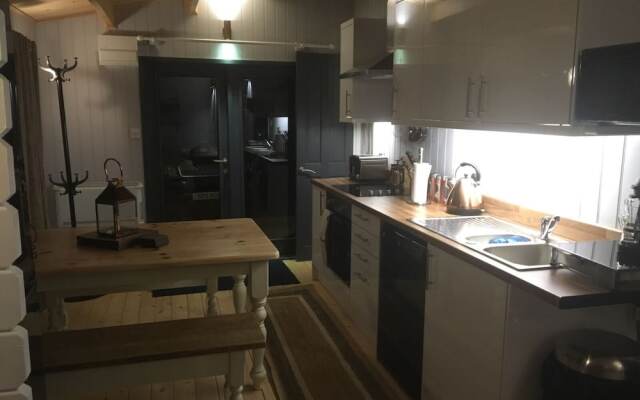 Secret Lodge by Cardiff Holiday Homes