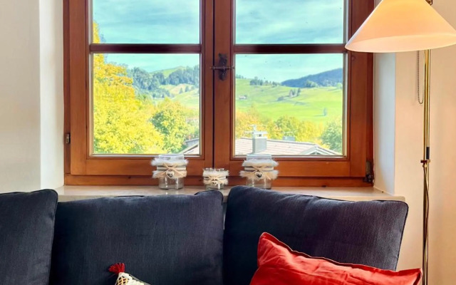 Wunderschöne Wohnung mit Balkon und Blick auf die Alpen