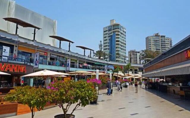 Malecon Cisneros Apartments