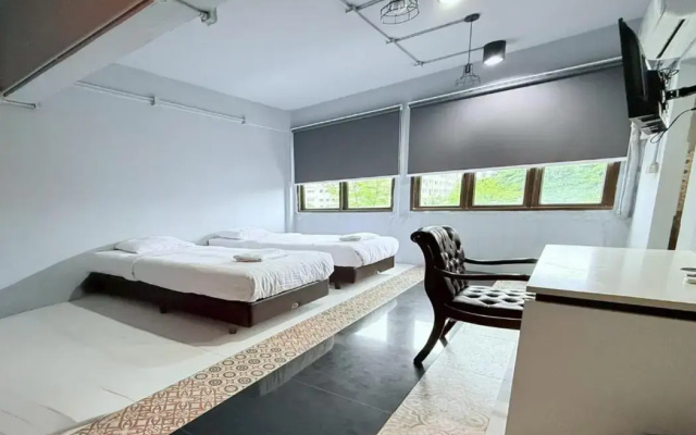 OYO 75465 Lucky Hostel (Huai Khwang)