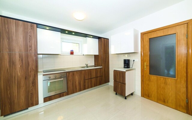 Amazing Home in Trilj with Hot Tub, WiFi & 4 Bedrooms