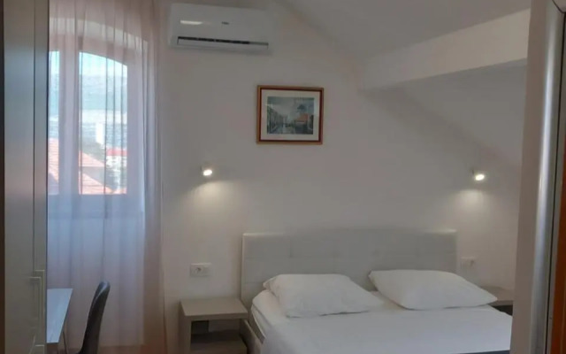 Marjan Rooms