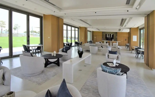 Downtown Views 1 BR Apartment high floor