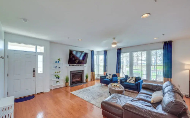 3 Mi to Beach: Ocean View Getaway w/ Pool Access