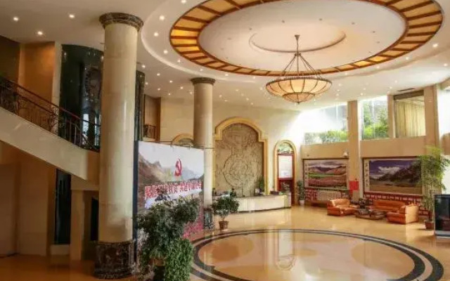 Lanping Jinbi Hotel