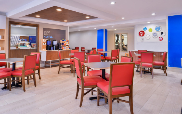 Holiday Inn Express & Suites Selma by IHG