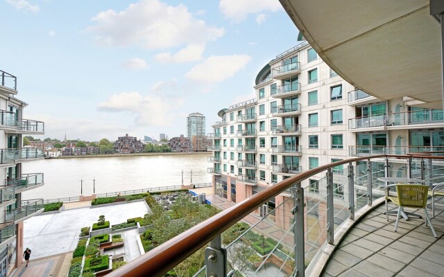 Sublime St. George Wharf Apt. in Vauxhall