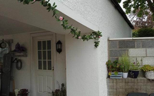 2 Bedrooms/sleeps 4/free Wifi/parking/outdoor Area