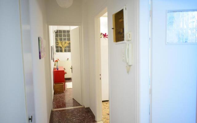 Antonia's 2bedroom with garden and private parking by MK