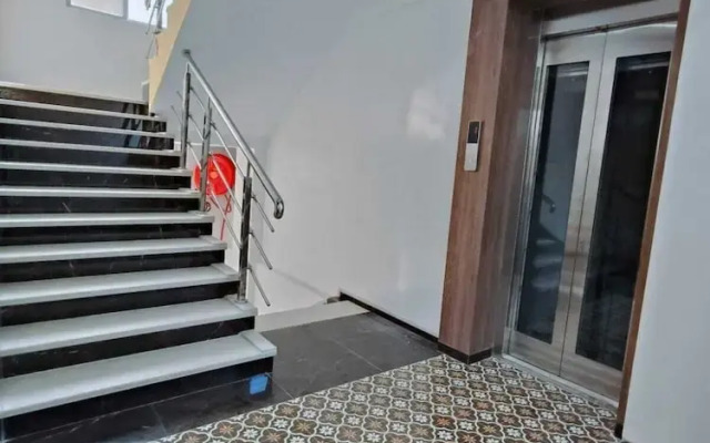 Hotel Everest Residency