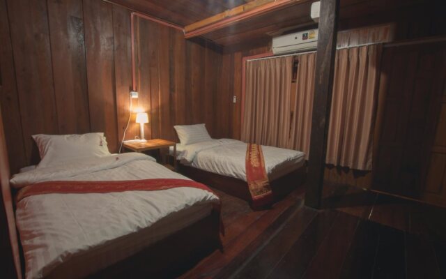 The History Cafe' & Guesthouse