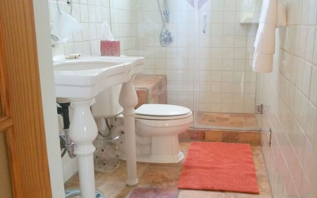 Gorgeous 4 Bedroom Victorian Townhouse