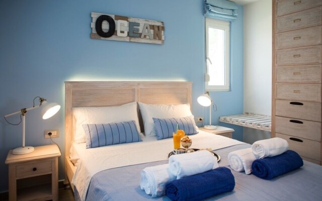 Seabreeze Villa - with Jacuzzi & heated pool