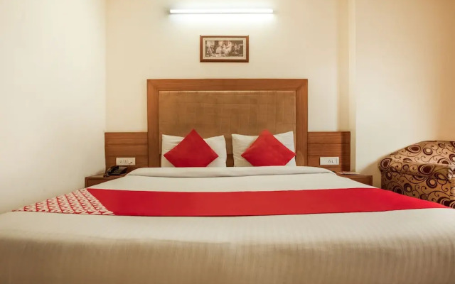 Oyo 43670 Hotel Apra Deluxe