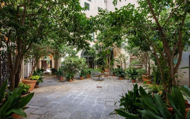 Palazzo De Gregorio Apartments