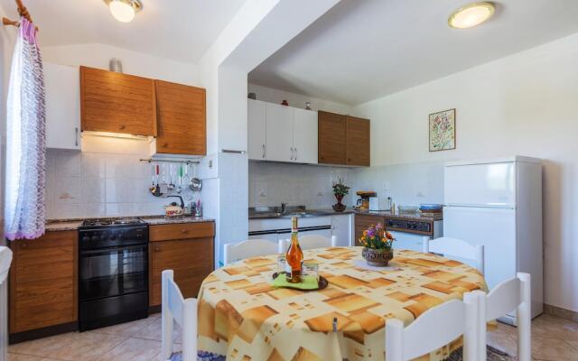 Awesome apartment in Rovinj w/ 3 Bedrooms