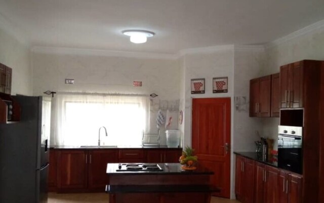 3 Bedrooms Exclusive House in Mass Media