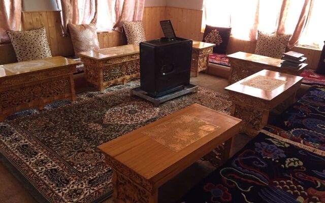 Chakshi Guest House