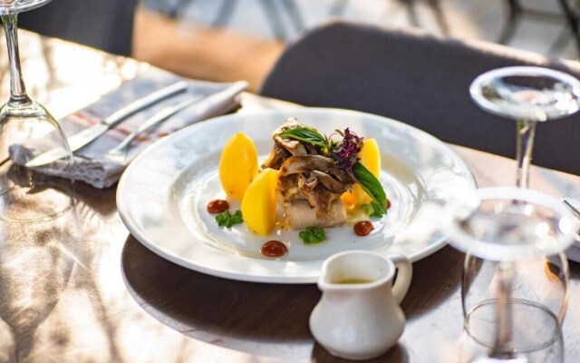 Le Petit Village Hotel & Spa