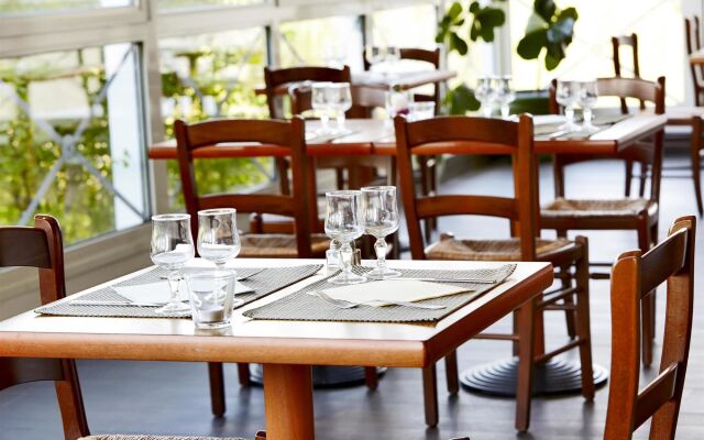 Hôtel, restaurant Kyriad Fréjus