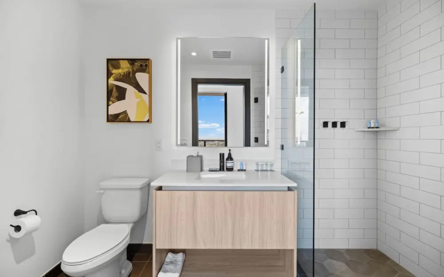 Luxury  Spacious Condo at Downtown Miami