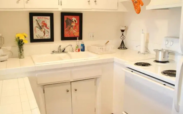 Chic Flat In Los Angeles!