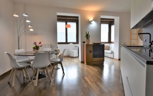 Valley View Pool Apartment