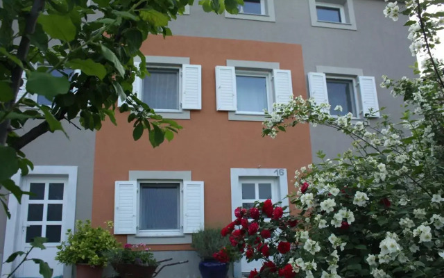 Orange Cube Apartment