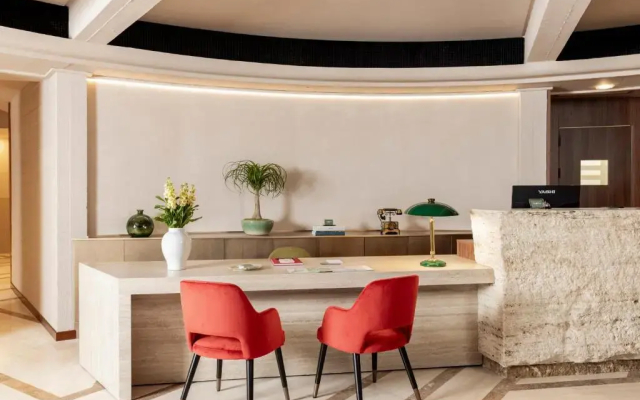 Adoro Hotel