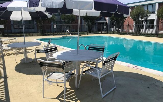 City Studios Inn And Suites