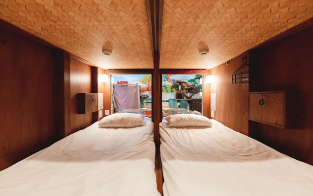 Cat Spa & Cat Ryokan Neco Republic Osaka